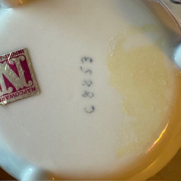 Vintage Napcoware Japan Porcelain Footed Trinket Box Floral Design Gold Trim - Picture 5 of 10